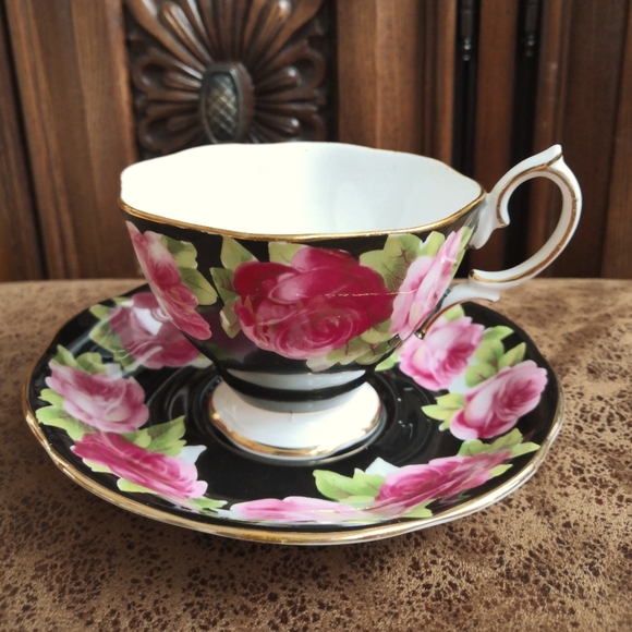 Royal Albert Bone China "Old English Rose" Cup and Saucer - Picture 2 of 8